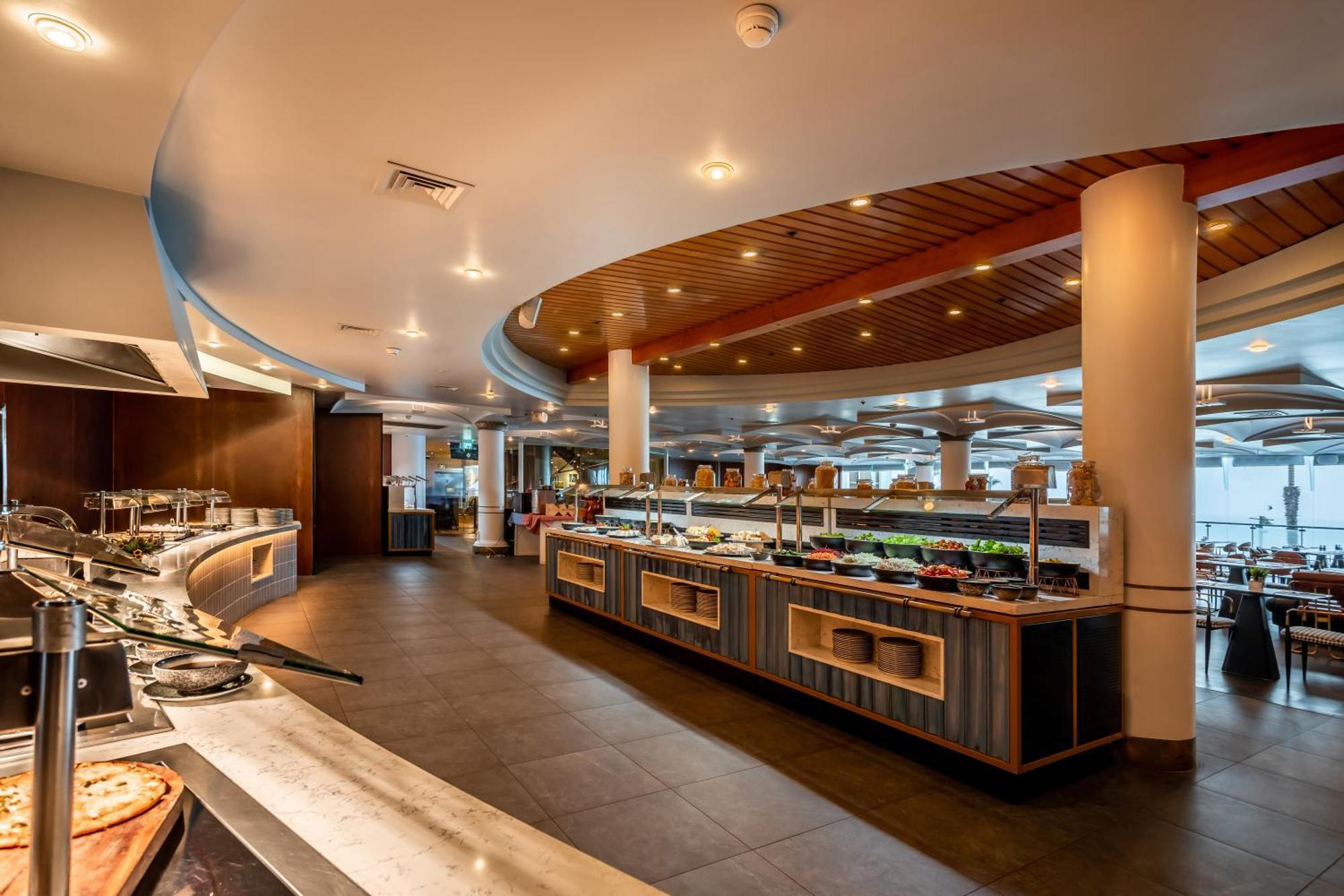 Daniel Herzliya Hotel Εξωτερικό φωτογραφία The buffet at the restaurant