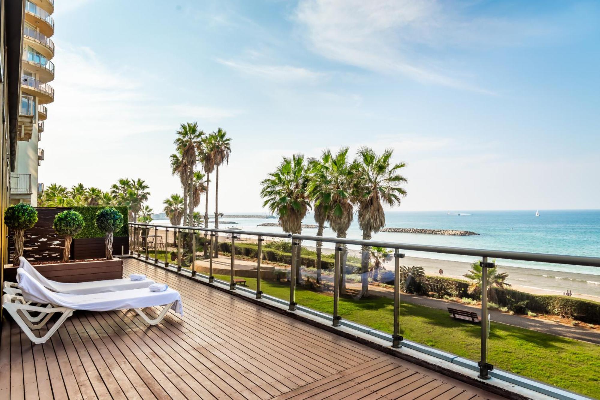 Daniel Herzliya Hotel Εξωτερικό φωτογραφία View from the balcony of a suite at the Hilton Tel Aviv