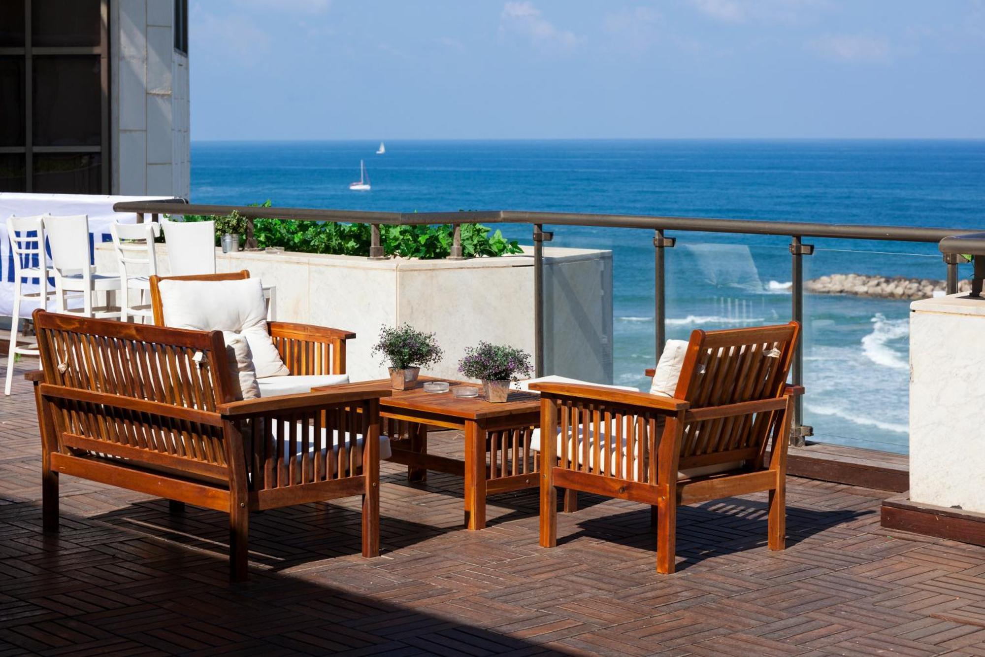 Daniel Herzliya Hotel Εξωτερικό φωτογραφία A balcony