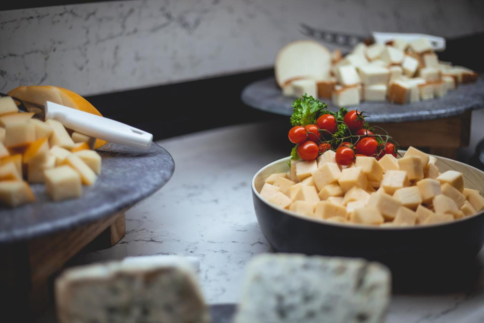 Daniel Herzliya Hotel Εξωτερικό φωτογραφία Cheese at a buffet